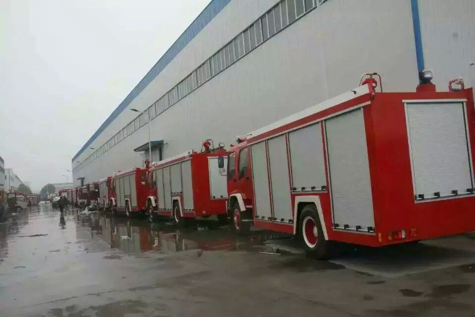 柬埔寨公安部領(lǐng)導(dǎo)來(lái)程力集團(tuán)對(duì)訂購(gòu)的300臺(tái)消防